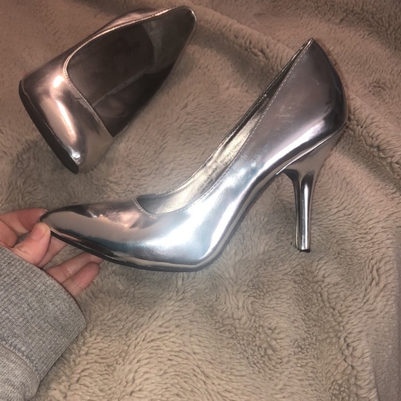 Mossimo Metallic Heels, size 6 - Picture 2 of 8